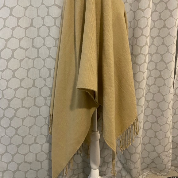 ⏰ Beige - Open shaw with tassle - one size fits all - Picture 3 of 5